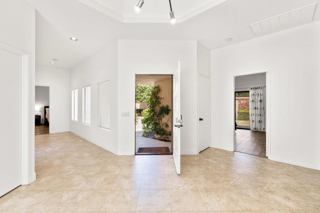 54612 Inverness Way Property Photo 3