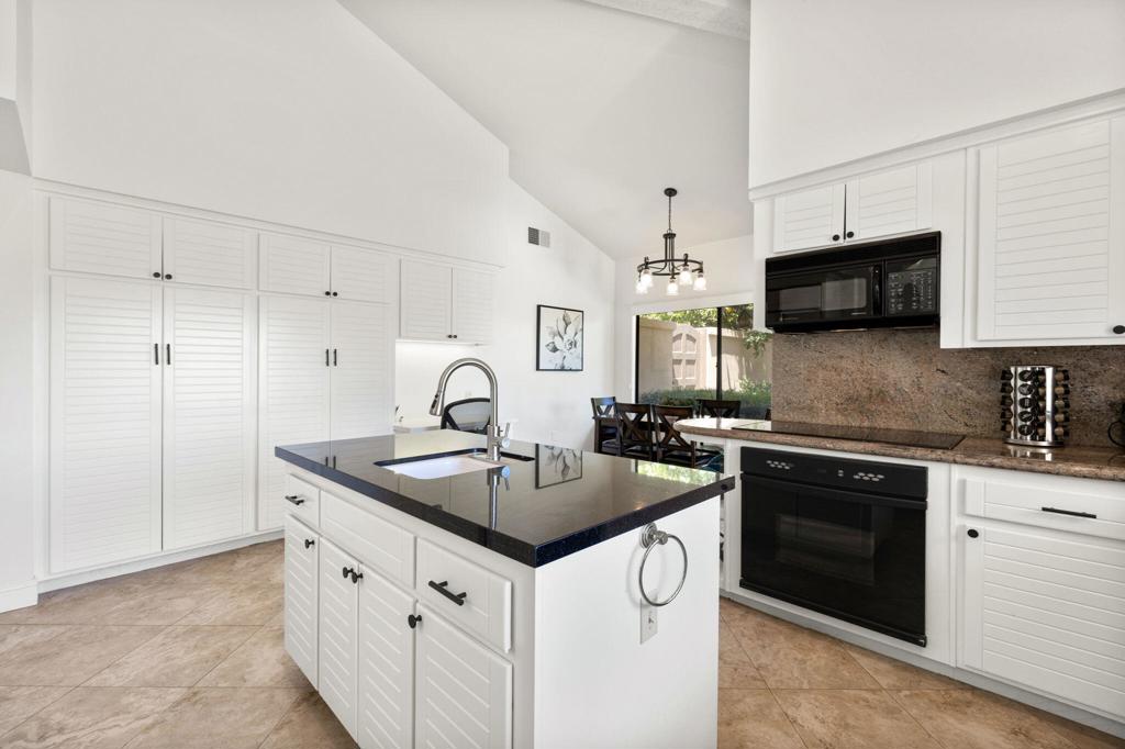 54612 Inverness Way Property Photo 15