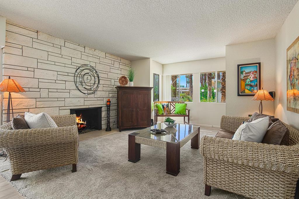 290 S San Jacinto Drive 9 Property Photo 1