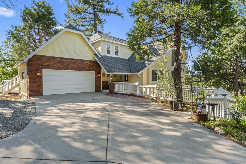 692 Zurich Drive Property Photo 1
