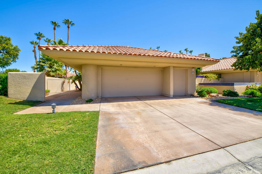 212 S Kavenish Drive Property Photo 1