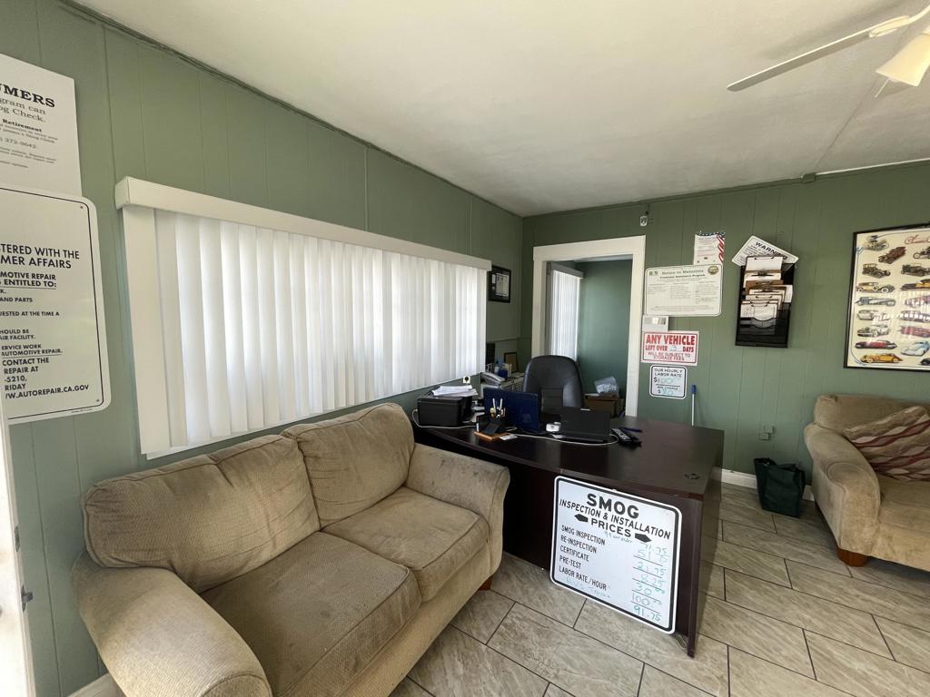 49927 29 Palms Highway Property Photo 10