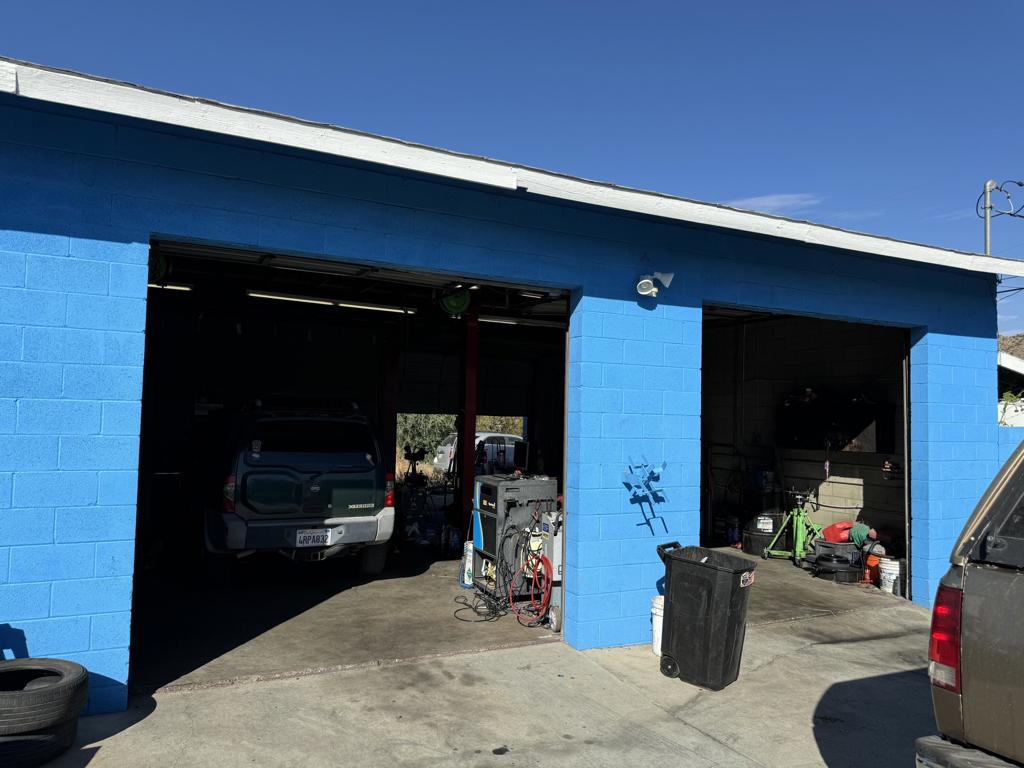 49927 29 Palms Highway Property Photo 14