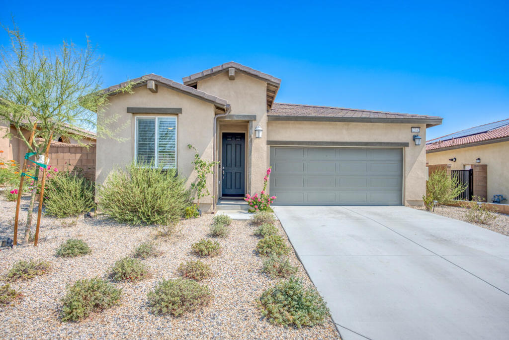 62742 N Crescent Street Property Photo 1