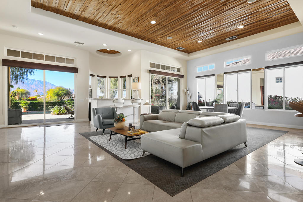 21 Via Bella Property Photo 3