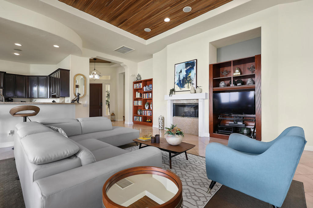 21 Via Bella Property Photo 4