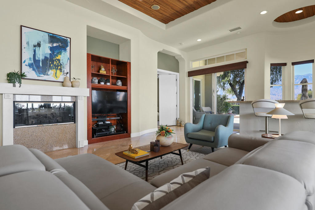 21 Via Bella Property Photo 5