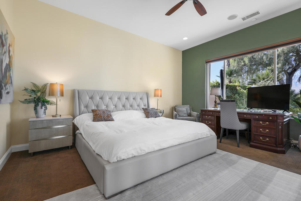21 Via Bella Property Photo 13