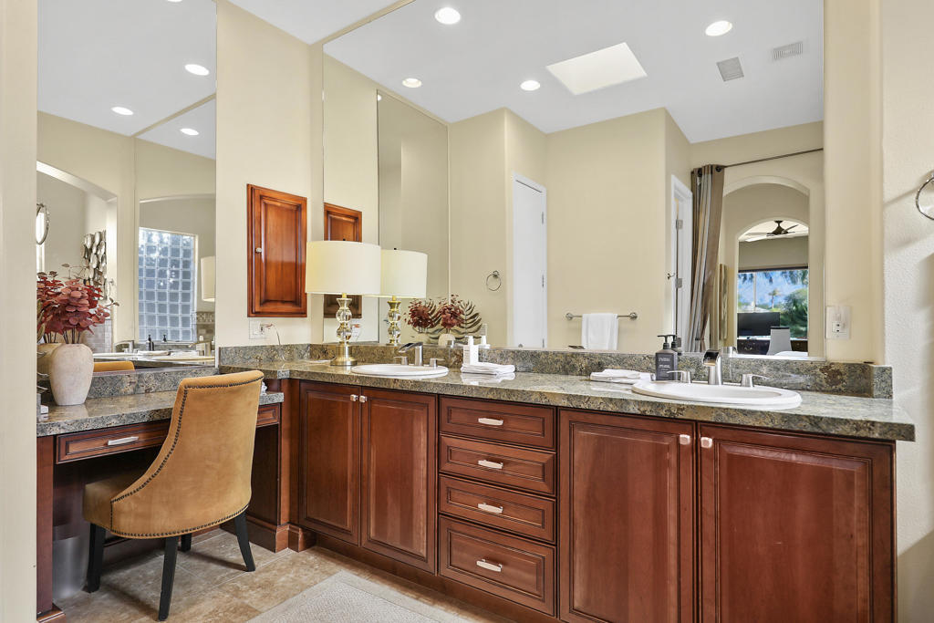 21 Via Bella Property Photo 15