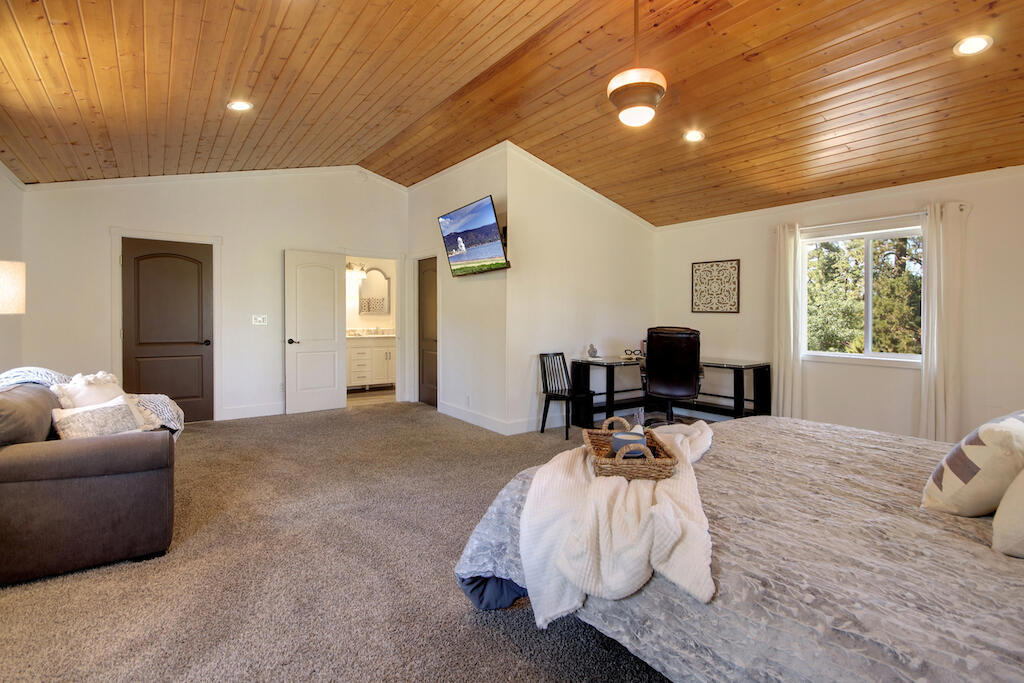 826 Santa Barbara Avenue Property Photo 19