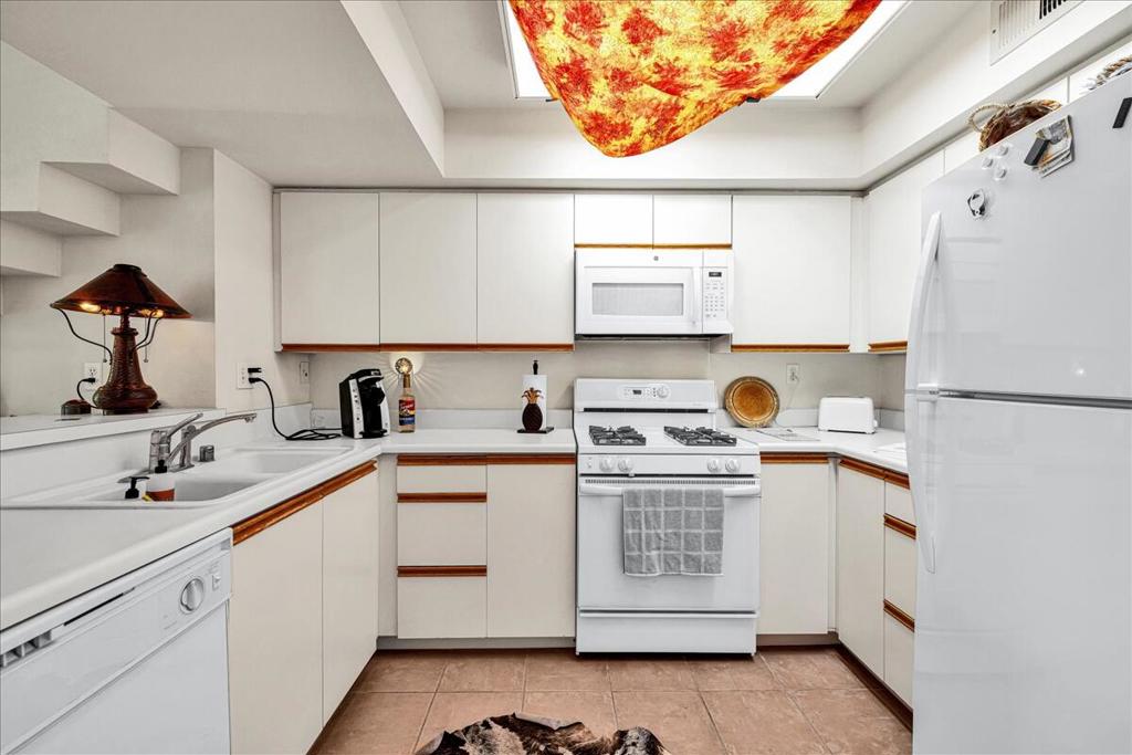 1555 N Chaparral Road 402 Property Photo 10