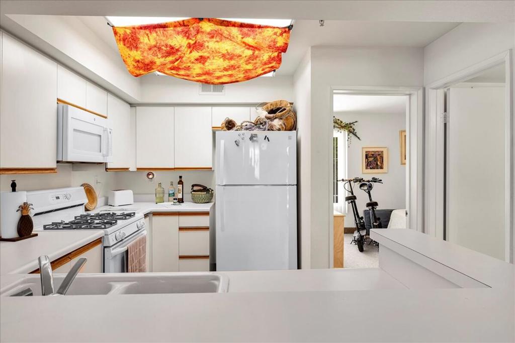 1555 N Chaparral Road 402 Property Photo 11