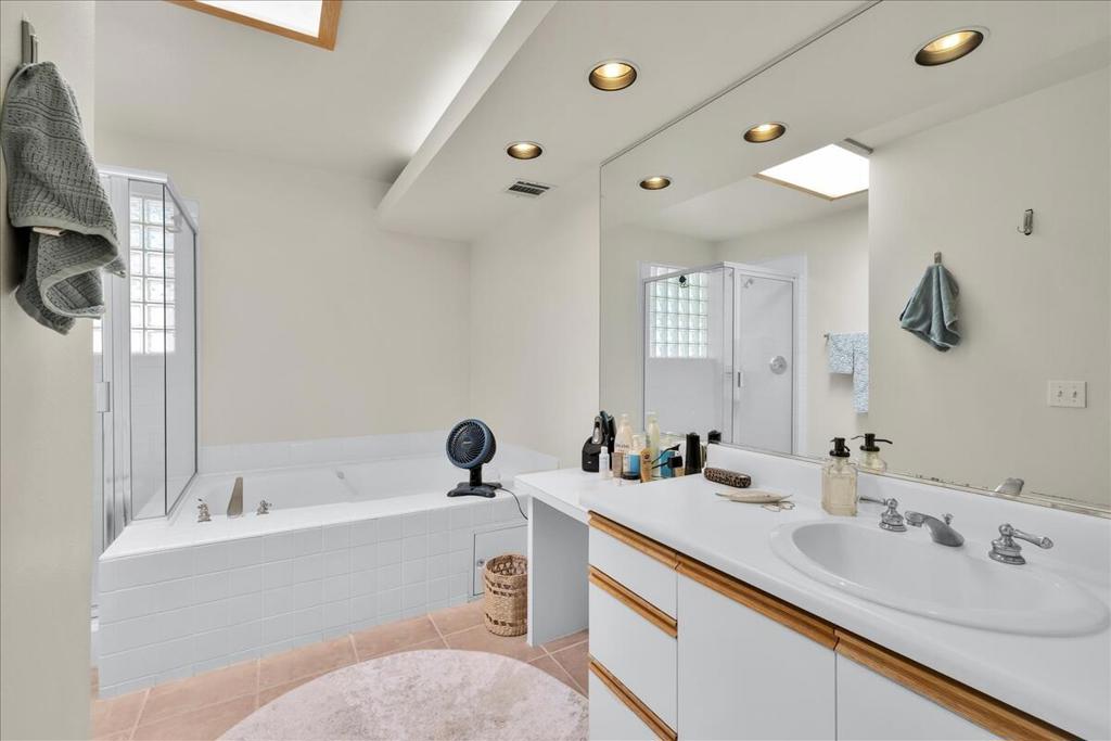 1555 N Chaparral Road 402 Property Photo 24