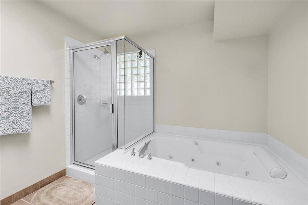 1555 N Chaparral Road 402 Property Photo 25