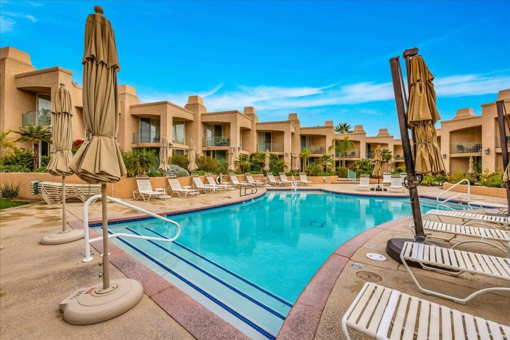 1555 N Chaparral Road 402 Property Photo 36