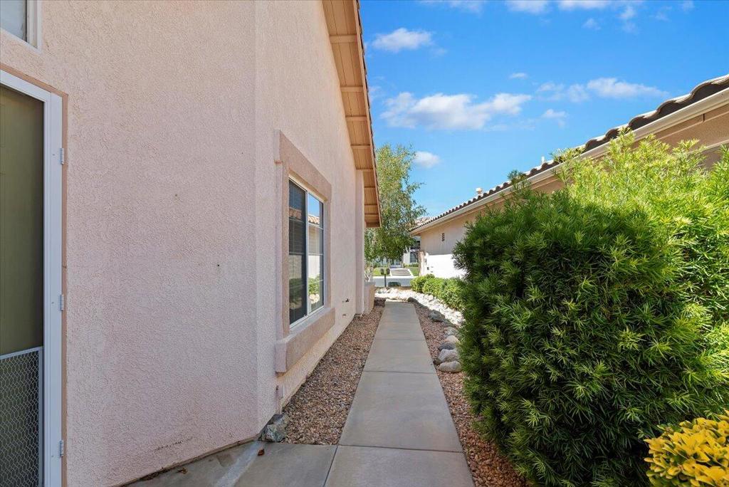 6370 Harbour Town Way Property Photo 8