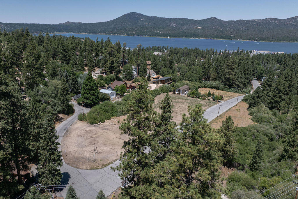 990 Pine Knot Avenue Property Photo