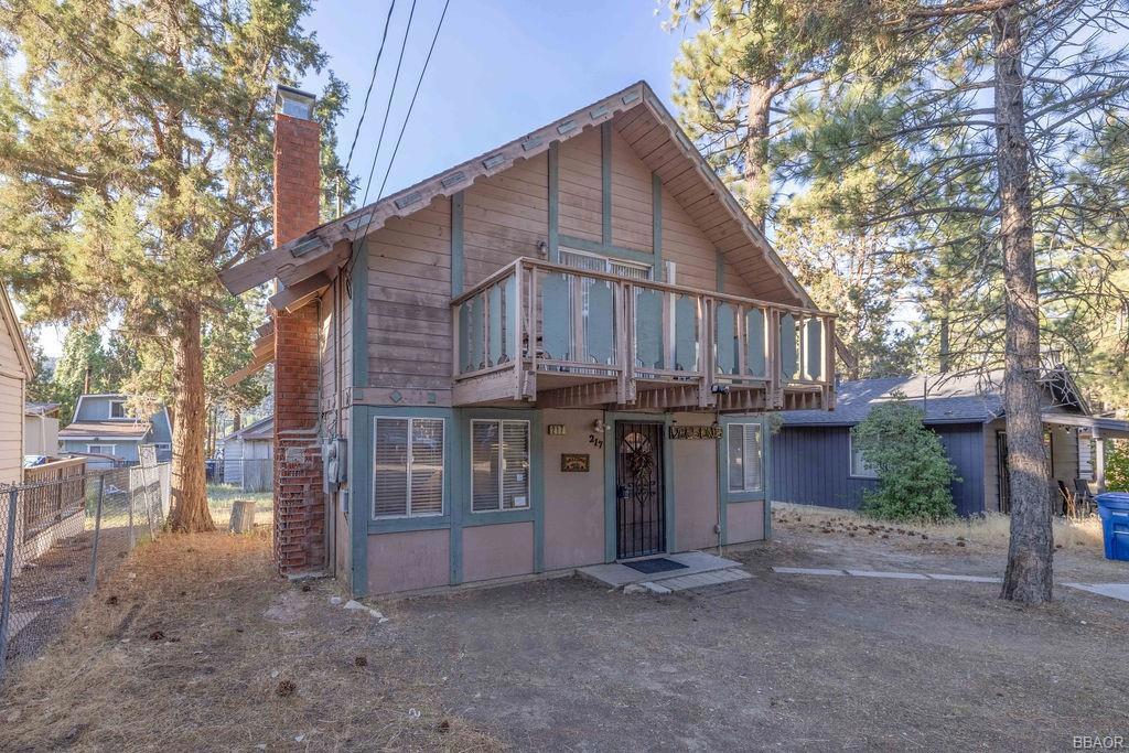 217 E Angeles Boulevard Property Photo 1