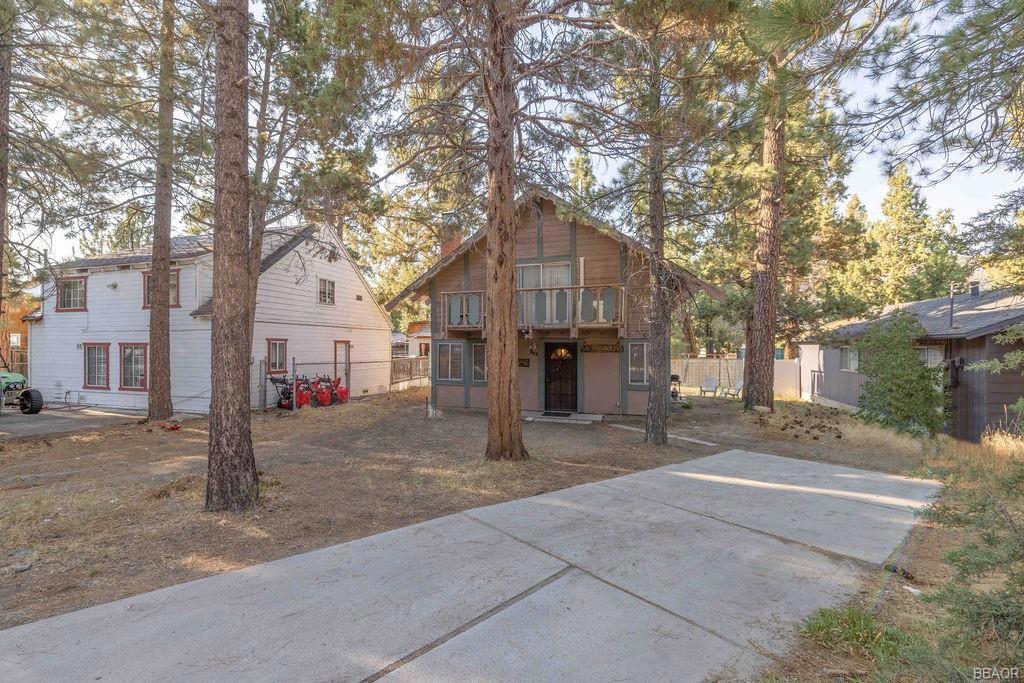 217 E Angeles Boulevard Property Photo 3