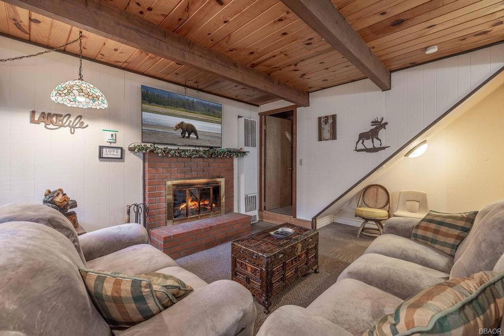 217 E Angeles Boulevard Property Photo 6