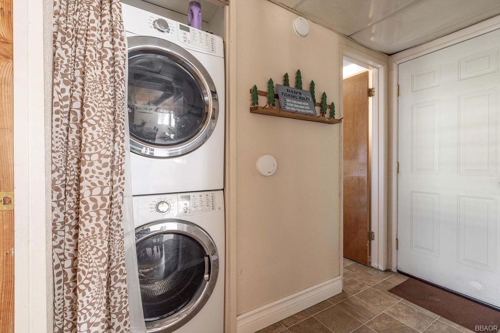 217 E Angeles Boulevard Property Photo 22