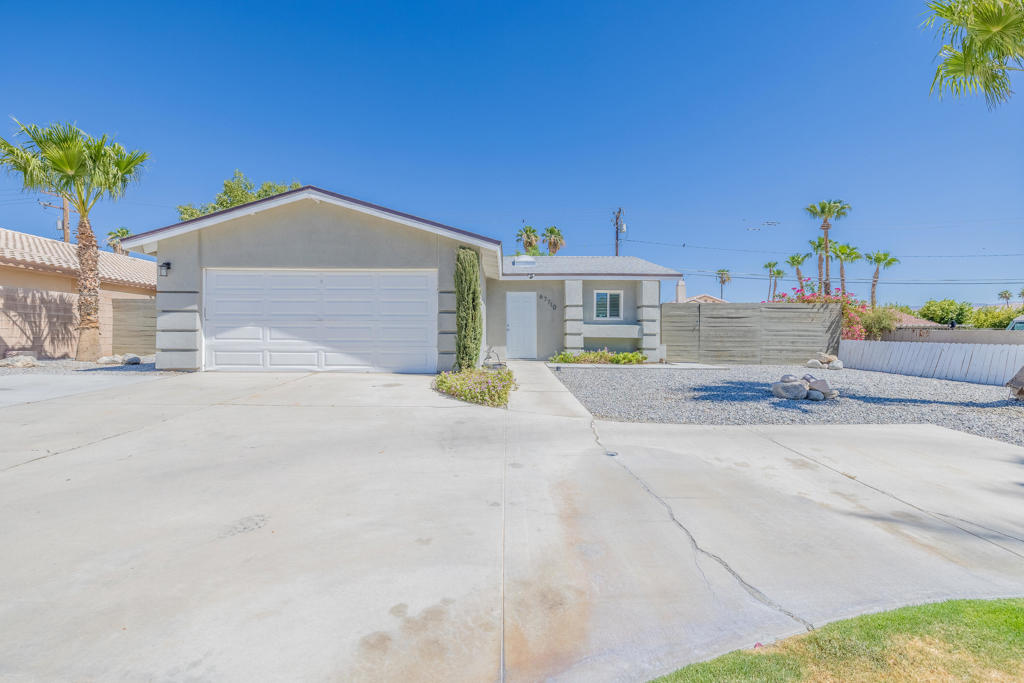 67710 Vista Chino Property Photo 1