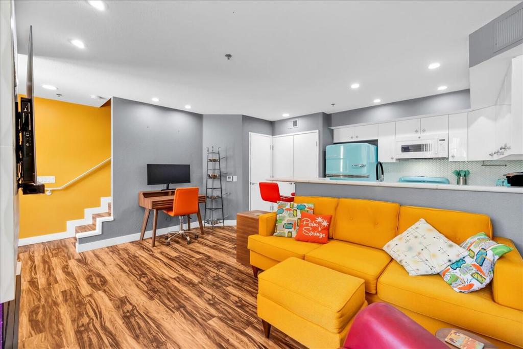 1555 N Chaparral Road 309 Property Photo 4