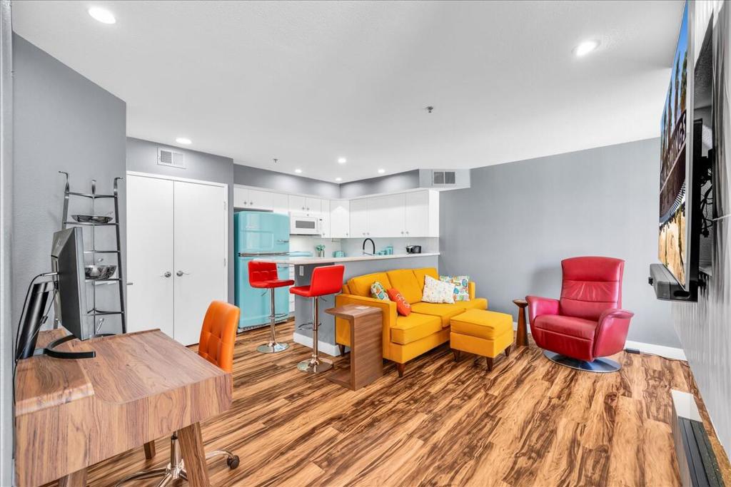 1555 N Chaparral Road 309 Property Photo 5