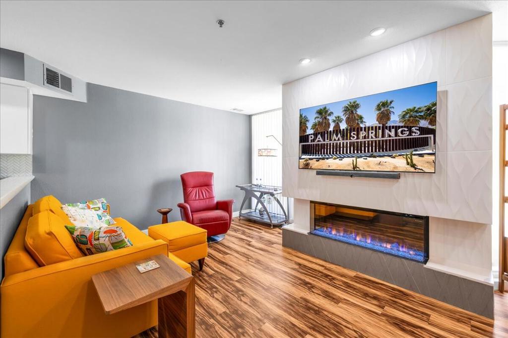 1555 N Chaparral Road 309 Property Photo 6