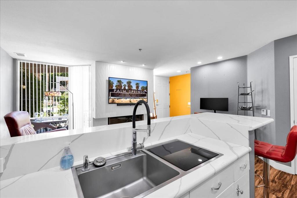 1555 N Chaparral Road 309 Property Photo 10