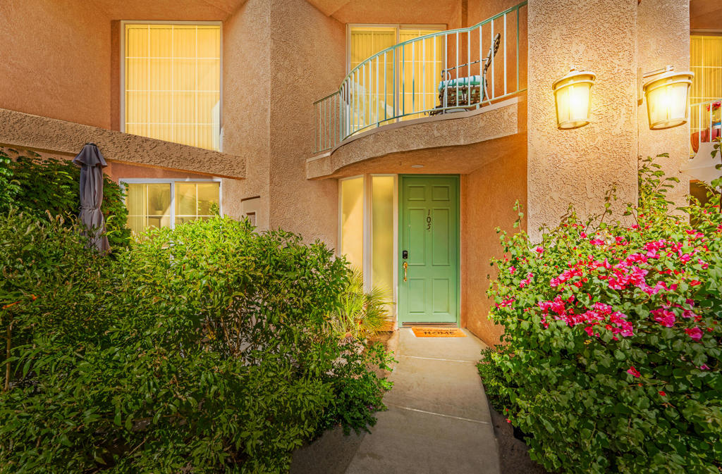 1555 N Chaparral Road 105 Property Photo 1