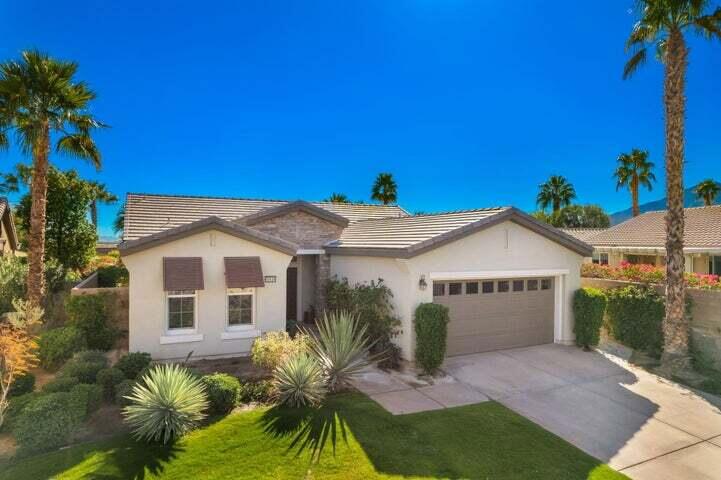 60636 Desert Shadows Drive Property Photo 2