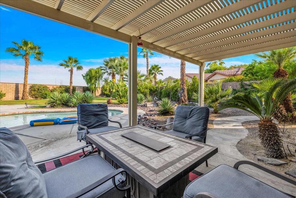 60636 Desert Shadows Drive Property Photo 7