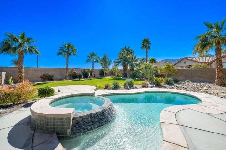 60636 Desert Shadows Drive Property Photo 8