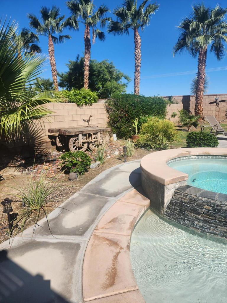 60636 Desert Shadows Drive Property Photo 9