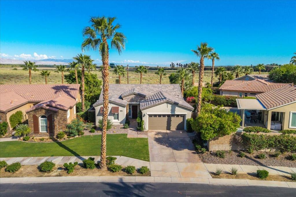 60636 Desert Shadows Drive Property Photo 16