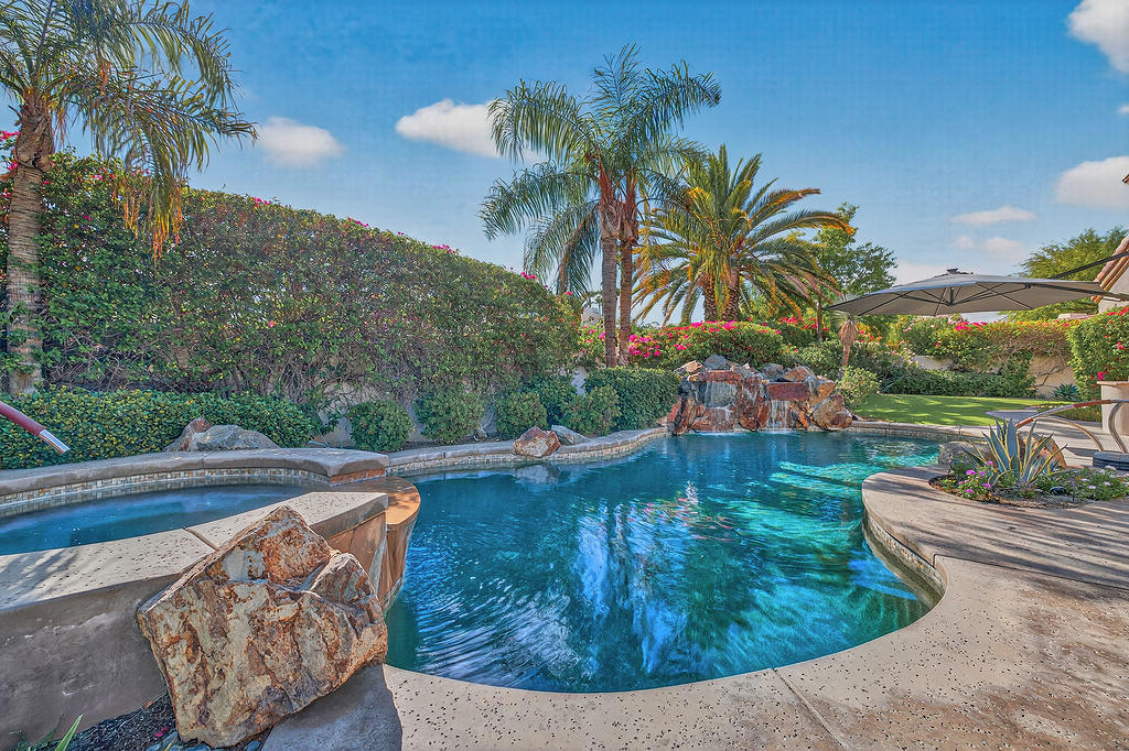4 Milano Circle Property Photo 2