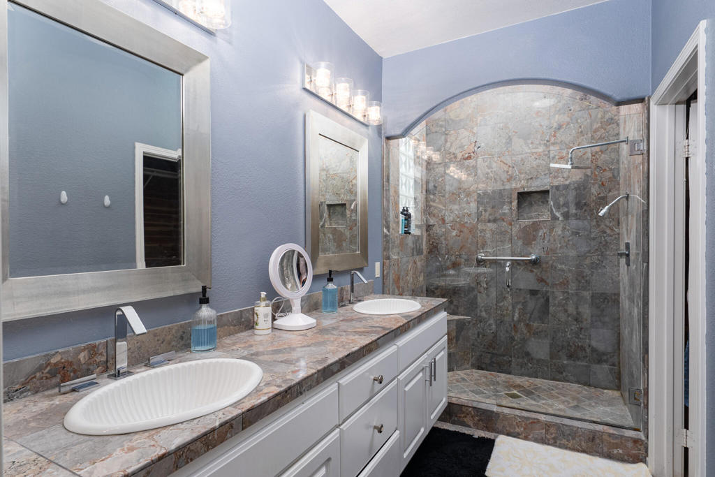 29581 W Laguna Drive Property Photo 16