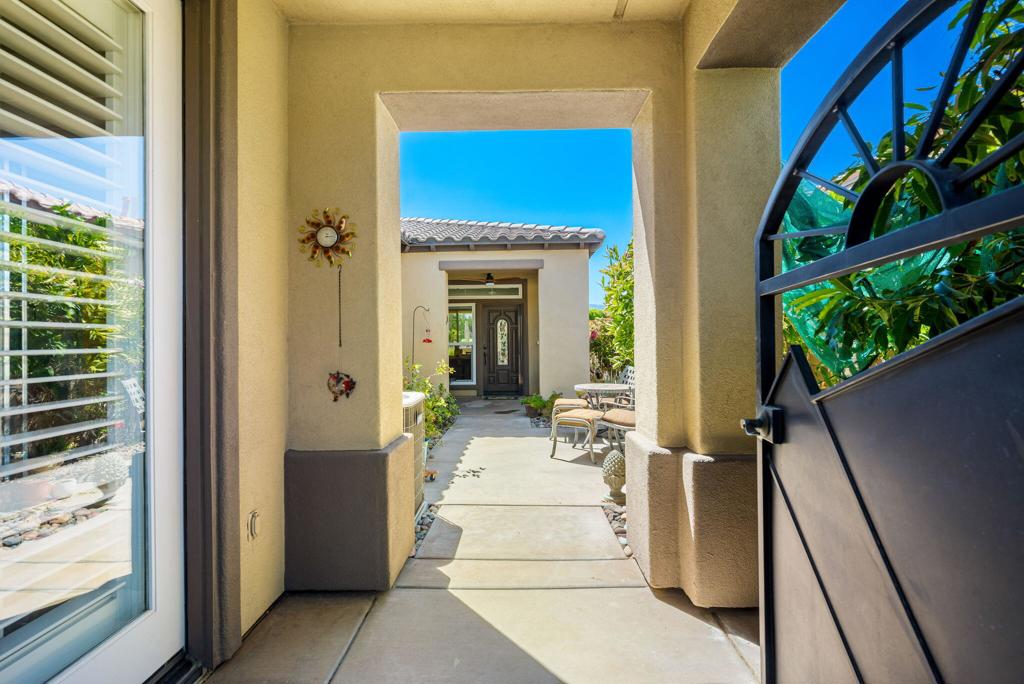 60661 Juniper Lane Property Photo 4
