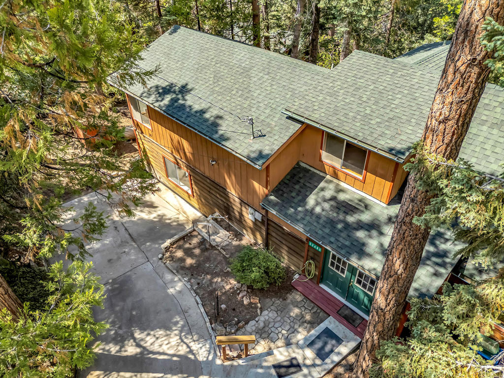 52680 Pine Ridge Road Property Photo 5