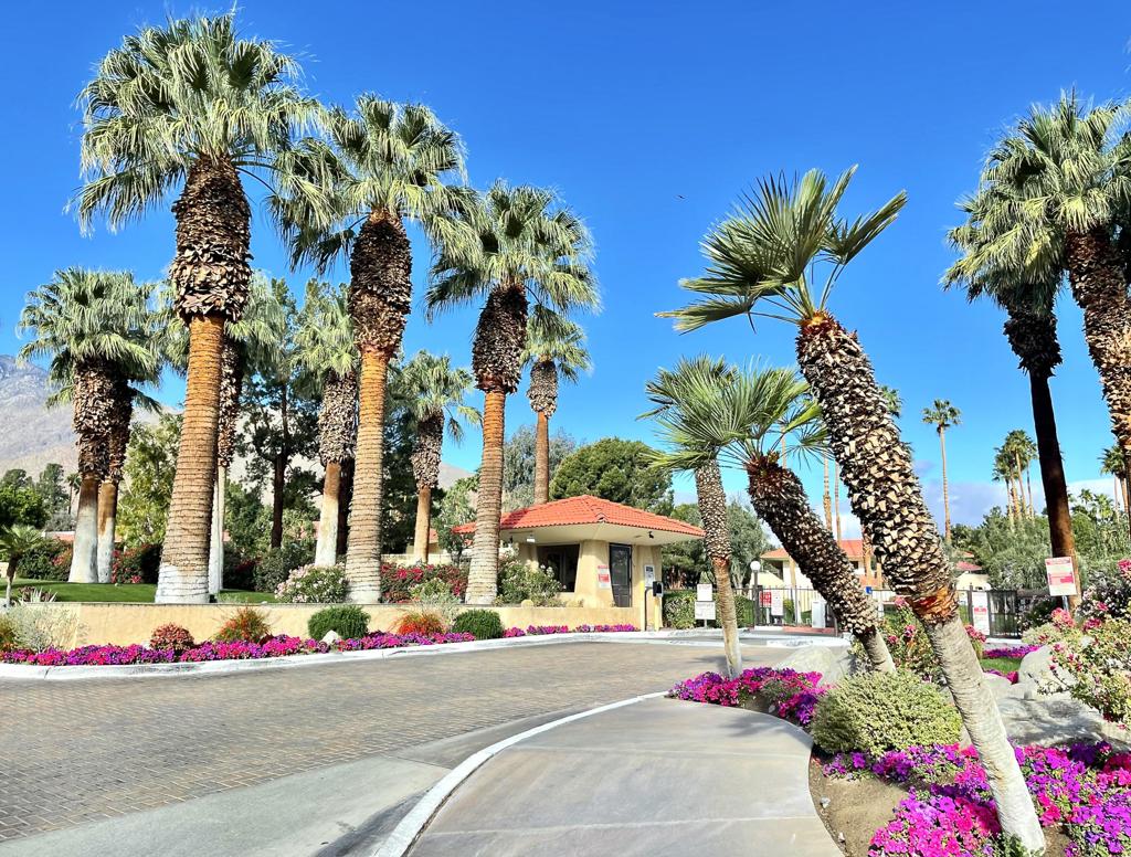 2822 N Auburn Court 210 Property Photo 1