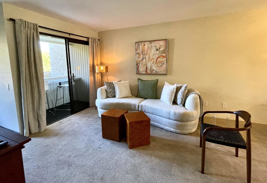 2822 N Auburn Court 210 Property Photo 2