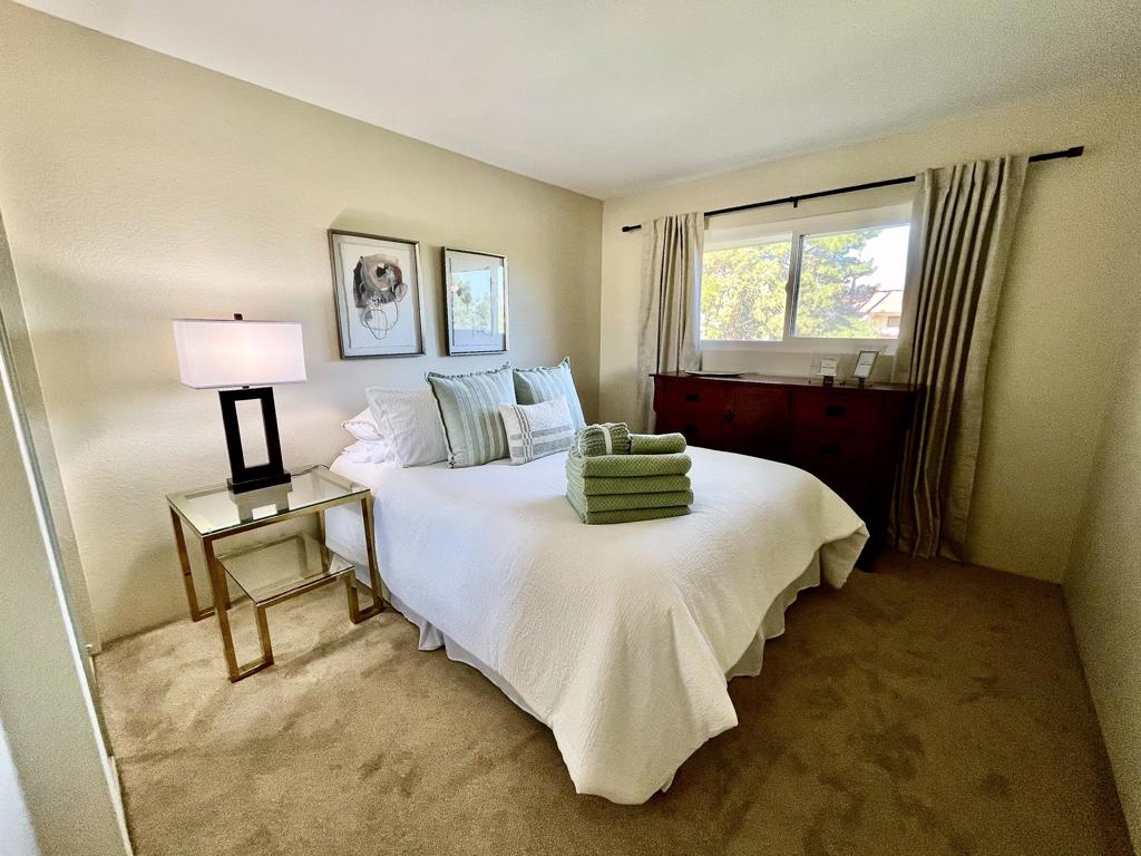 2822 N Auburn Court 210 Property Photo 4