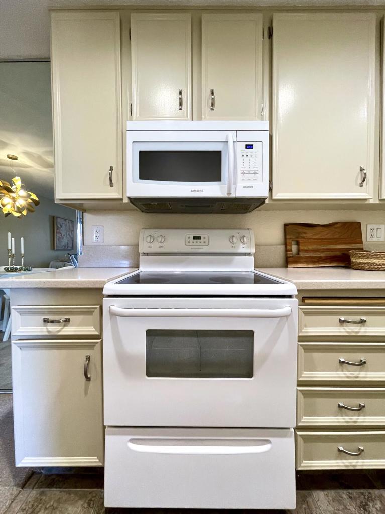 2822 N Auburn Court 210 Property Photo 9