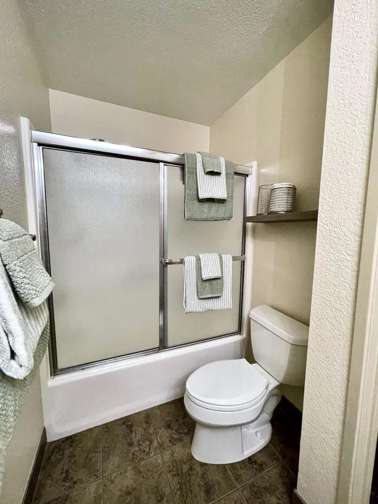 2822 N Auburn Court 210 Property Photo 16