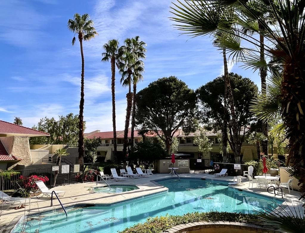 2822 N Auburn Court 210 Property Photo 22