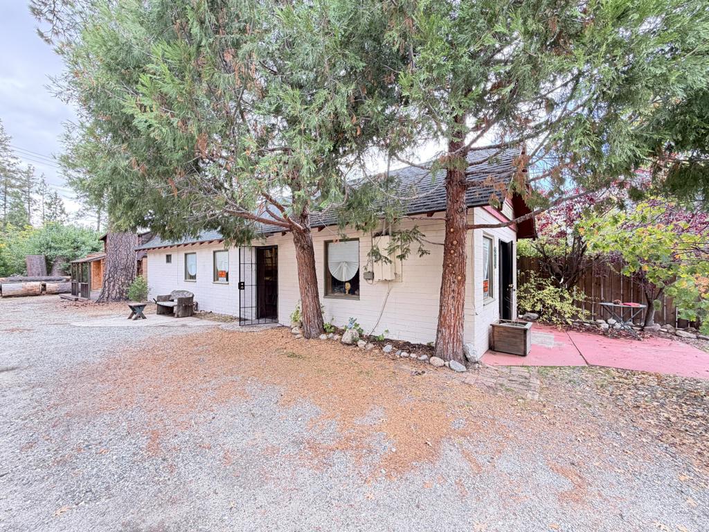 54227 Pine Crest Property Photo 1