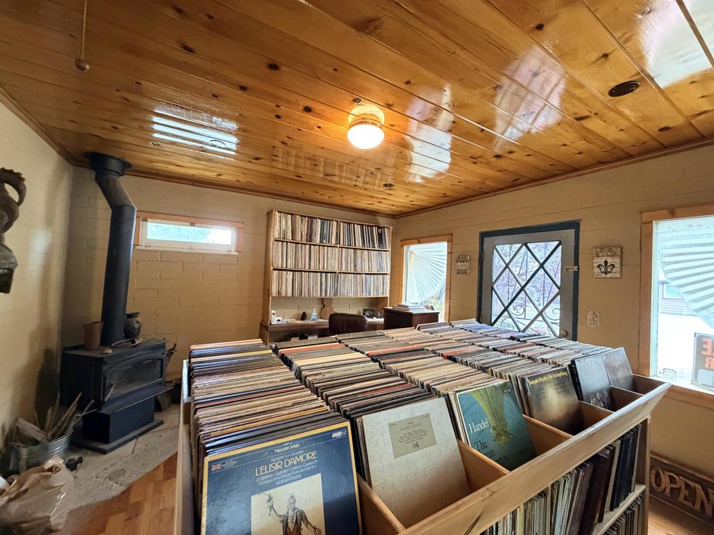 54227 Pine Crest Property Photo 3