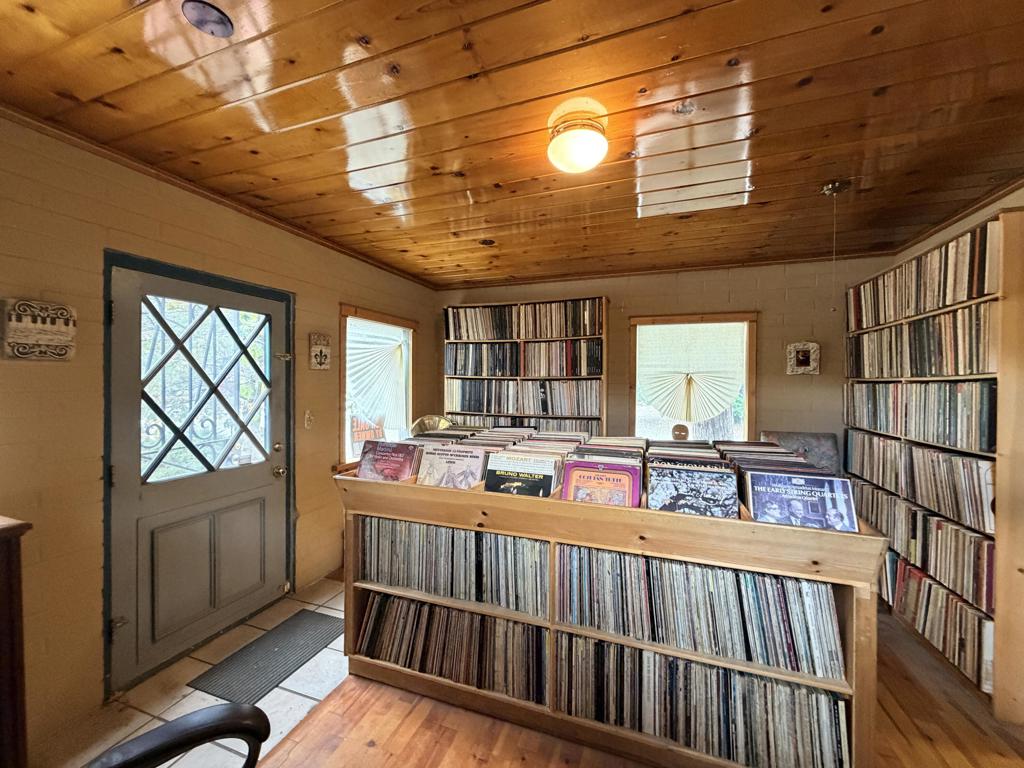 54227 Pine Crest Property Photo 4