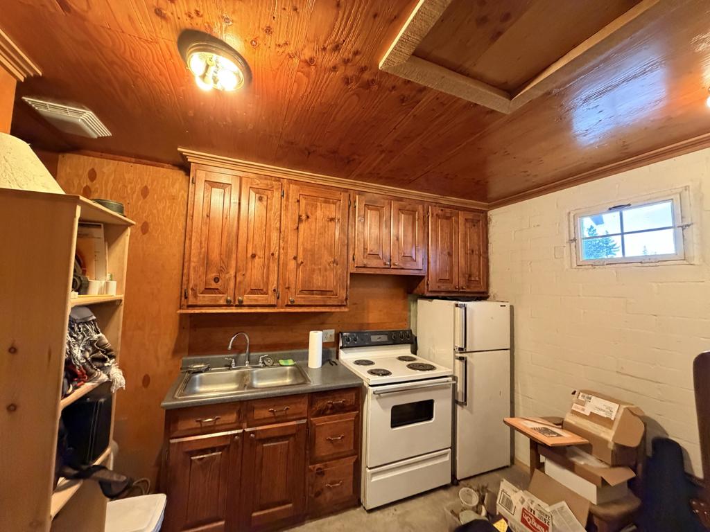54227 Pine Crest Property Photo 7